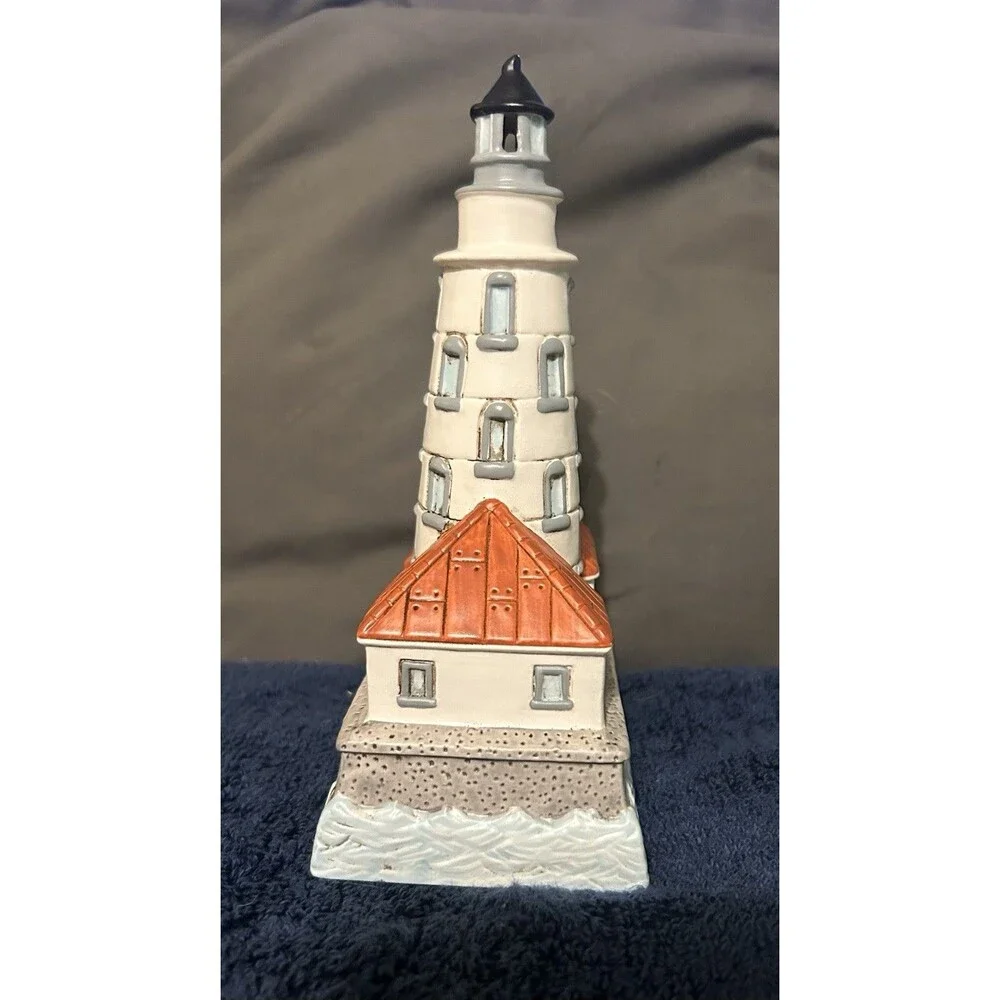 Geo. Z. Lefton Chicago Harbor Lighthouse Music Box 1985 Ebb Tide